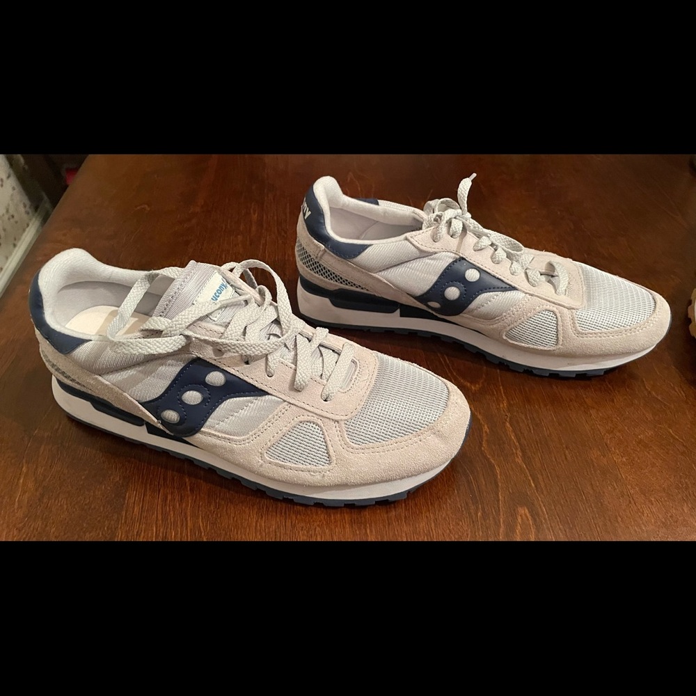 Men’s size 9.5 Saucony Jazz Gray and Blue Shoes